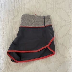 LULULEMON- Tracker Short